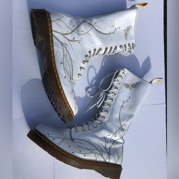 RARE Vintage Dr. Martens 14 eye tall white leather boots women’s size 9 - Picture 2 of 10
